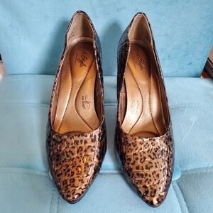 Soft Style - Animal Print Heels Size 7.5